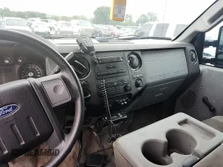2015 Ford F-250 Lariat z VIN 1FT7W2B61FEC91968, wystawiony jako IAAI lot #42575818 z przebiegiem 171 621 mil mil oraz . Historia ofert i sprzedaży dostępna na DreamBid. Obrazek 8.