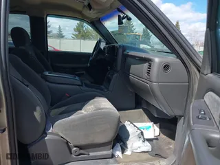 2003 Chevrolet Silverado 1500 LT with VIN 2GCEK19T531343401, listed as a IAAI auction lot 42080760 with 183,960 mi miles. Bid and sale history available at carsss.com. Image 5.