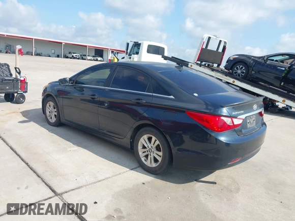 2013 Hyundai Sonata GLS z VIN 5NPEB4ACXDH505875, wystawiony jako IAAI lot #42409704 z przebiegiem 138 361 mil mil oraz . Historia ofert i sprzedaży dostępna na DreamBid. Obrazek 3.