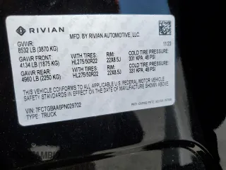2023 Rivian R1T Adventure z VIN 7FCTGBAA6PN029702, wystawiony jako Copart lot #49833425 z przebiegiem 6608 mil mil oraz Szkody całkowita. Historia ofert i sprzedaży dostępna na DreamBid. Obrazek 12.