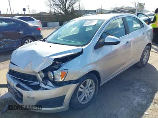2014 Chevrolet Sonic LT с VIN 1G1JC5SH4E4152805, выставлен на аукционе IAAI как лот 41923555 с пробегом 180 068 миль миль и . История ставок и продаж доступна на DreamBid. Изображение 2.