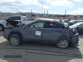 2018 Jeep Cherokee Latitude Plus с VIN 1C4PJMLB4JD602314, выставлен на аукционе IAAI как лот 41979566 с пробегом Не указан миль и . История ставок и продаж доступна на DreamBid. Изображение 6.