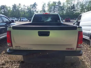 2014 GMC Sierra 2500HD SLT z VIN 1GT121C87EF192186, wystawiony jako IAAI lot #42112685 z przebiegiem 114 626 mil mil oraz . Historia ofert i sprzedaży dostępna na DreamBid. Obrazek 16.
