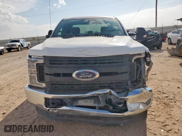 2019 Ford F-250 XL z VIN 1FT7X2B60KEG23826, wystawiony jako Copart lot #57651295 z przebiegiem 77 803 mil mil oraz Szkoda całkowita • Salvage title. Historia ofert i sprzedaży dostępna na DreamBid. Obrazek 5.