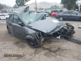 2012 Volkswagen Jetta S с VIN 3VW2K7AJ1CM383562, выставлен на аукционе IAAI как лот 42498744 с пробегом Не указан миль и . История ставок и продаж доступна на DreamBid. Изображение 1.
