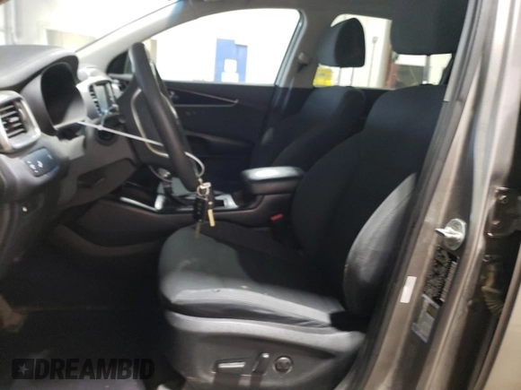 2019 Kia Sorento LX with VIN 5XYPGDA52KG442741, listed as a Copart auction lot 52457625 with 184,067 mi miles and Clean Title. Bid and sale history available at DreamBid. Image 7.