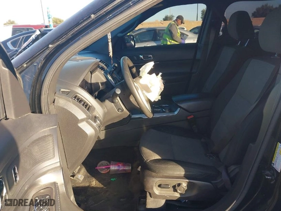 2015 Ford Utility Police Interceptor with VIN 1FM5K8AR0FGA28548, listed as a IAAI auction lot 41282099 with 120,378 mi miles. Bid and sale history available at carsss.com. Image 5.