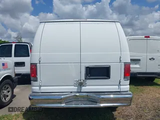2013 Ford Econoline Cargo Commercial z VIN 1FTNE2EW8DDB01110, wystawiony jako IAAI lot #42290270 z przebiegiem 241 988 mil mil oraz . Historia ofert i sprzedaży dostępna na DreamBid. Obrazek 16.
