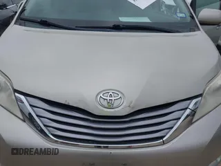 2015 Toyota Sienna XLE с VIN 5TDYK3DC4FS677254, выставлен на аукционе IAAI как лот 41708885 с пробегом 122 637 миль миль и . История ставок и продаж доступна на DreamBid. Изображение 6.
