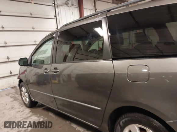 2005 Toyota Sienna CE with VIN 5TDZA23C05S262238, listed as a IAAI auction lot 41732258 with 226,941 mi miles. Bid and sale history available at carsss.com. Image 15.
