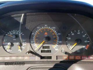 1995 Mercedes-Benz SL z VIN WDBFA63E8SF123853, wystawiony jako Copart lot #45917634 z przebiegiem 112 416 mil mil oraz Nie do naprawy. Historia ofert i sprzedaży dostępna na DreamBid. Obrazek 9.