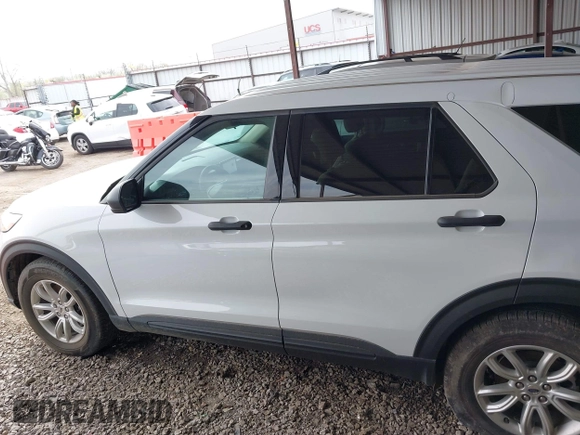 2021 Ford Explorer with VIN 1FMSK7BH4MGB28491, listed as a IAAI auction lot 41824516 with 17,999 mi miles. Bid and sale history available at carsss.com. Image 15.