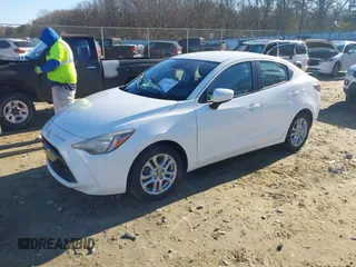 2016 Scion iA z VIN 3MYDLBZV6GY119076, wystawiony jako IAAI lot #41282871 z przebiegiem Nie podano mil oraz . Historia ofert i sprzedaży dostępna na DreamBid. Obrazek 2.