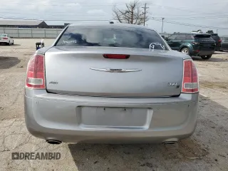 2013 Chrysler 300 S z VIN 2C3CCAGG2DH743939, wystawiony jako Copart lot #73681434 z przebiegiem 169 128 mil mil oraz Szkoda całkowita • Salvage title. Historia ofert i sprzedaży dostępna na DreamBid. Obrazek 6.