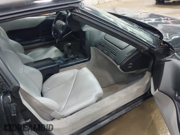 1996 Chevrolet Corvette z VIN 1G1YY2259T5106592, wystawiony jako IAAI lot #42375807 z przebiegiem 69 467 mil mil oraz . Historia ofert i sprzedaży dostępna na DreamBid. Obrazek 5.