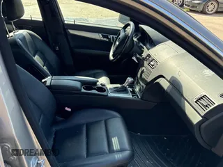 2009 Mercedes-Benz C 300 Sport z VIN WDDGF81X19R071486, wystawiony jako Copart lot #57711575 z przebiegiem 188 430 mil mil oraz Czysty tytuł • Clean title. Historia ofert i sprzedaży dostępna na DreamBid. Obrazek 5.