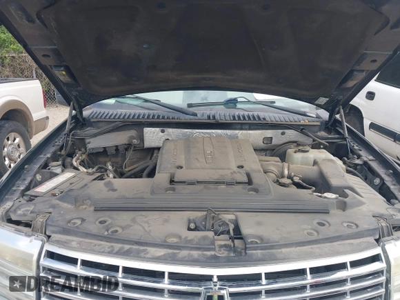 2012 Lincoln Navigator z VIN 5LMJJ3H58CEL01179, wystawiony jako IAAI lot #42445163 z przebiegiem 155 528 mil mil oraz . Historia ofert i sprzedaży dostępna na DreamBid. Obrazek 10.