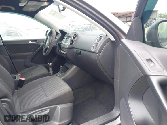 2010 Volkswagen Tiguan with VIN WVGCV7AX9AW515432, listed as a IAAI auction lot 42105962 with 91,405 mi miles and . Bid and sale history available at DreamBid. Image 5.