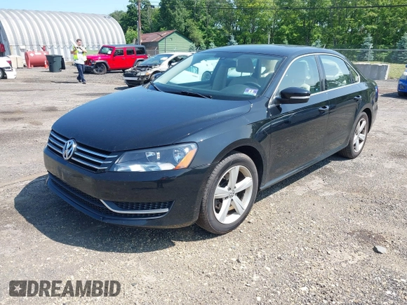 2013 Volkswagen Passat SE z VIN 1VWBP7A37DC080758, wystawiony jako IAAI lot #42409757 z przebiegiem 122 052 mil mil oraz . Historia ofert i sprzedaży dostępna na DreamBid. Obrazek 2.