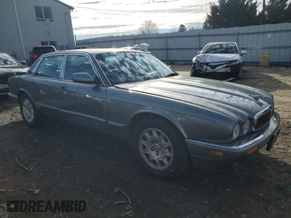 2003 Jaguar XJ 8 z VIN SAJDA14C83LF55424, wystawiony jako Copart lot #86324864 z przebiegiem 110 244 mil mil oraz Szkoda całkowita • Salvage title. Historia ofert i sprzedaży dostępna na DreamBid. Obrazek 4.