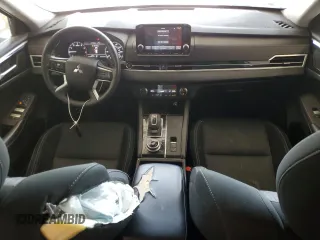 2023 Mitsubishi Outlander ES z VIN JA4J3TA84PZ010144, wystawiony jako Copart lot #53004255 z przebiegiem 63 236 mil mil oraz Szkoda całkowita • Salvage title. Historia ofert i sprzedaży dostępna na DreamBid. Obrazek 8.