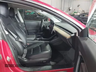2020 Tesla Model 3 Standard Range Plus z VIN 5YJ3E1EA2LF705670, wystawiony jako IAAI lot #41572352 z przebiegiem 99 980 mil mil oraz . Historia ofert i sprzedaży dostępna na DreamBid. Obrazek 5.