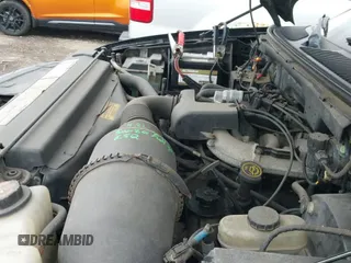 2000 Ford F-150 XL с VIN 1FTZX1727YNB30615, выставлен на аукционе IAAI как лот 42037120 с пробегом 229 876 миль миль и . История ставок и продаж доступна на DreamBid. Изображение 12.