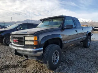 1997 GMC Sierra 1500 z VIN 2GTEK19R3V1548058, wystawiony jako Copart lot #45577845 z przebiegiem 229 738 mil mil oraz Szkoda całkowita • Salvage title. Historia ofert i sprzedaży dostępna na DreamBid. Obrazek 1.
