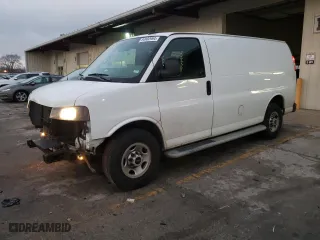 2019 GMC Savana Cargo Van with VIN 1GTW7AFG6K1314555, listed as a Copart auction lot 84902994 with 258,571 mi miles and Salvage Title. Bid and sale history available at carsss.com. Image 1.