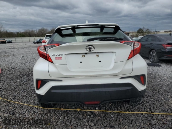 2018 Toyota C-HR XLE z VIN JTNKHMBXXJ1003871, wystawiony jako Copart lot #49984355 z przebiegiem 101 395 mil mil oraz Szkoda całkowita • Salvage title. Historia ofert i sprzedaży dostępna na DreamBid. Obrazek 6.