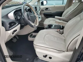 2018 Chrysler Pacifica Hybrid Limited с VIN 2C4RC1N7XJR118185, выставлен на аукционе Copart как лот 55585985 с пробегом 95 202 миль миль и Списание • Salvage title. История ставок и продаж доступна на DreamBid. Изображение 7.