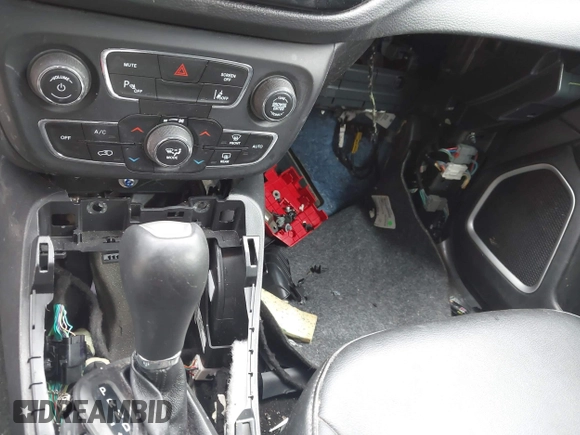 2019 Jeep Compass Latitude with VIN 3C4NJDBB5KT782858, listed as a IAAI auction lot 42263404 with 64,315 mi miles and . Bid and sale history available at DreamBid. Image 6.