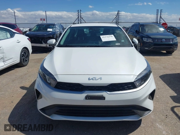 2023 Kia Forte LXS z VIN 3KPF24AD8PE624501, wystawiony jako IAAI lot #42376170 z przebiegiem 49 248 mil mil oraz . Historia ofert i sprzedaży dostępna na DreamBid. Obrazek 12.