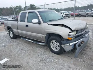 2002 Chevrolet Silverado 1500 LS with VIN 2GCEC19T021297052, listed as a IAAI auction lot 41525704 with 1 mi miles. Bid and sale history available at carsss.com. Image 1.