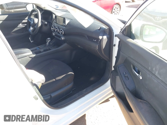 2022 Nissan Sentra S with VIN 3N1AB8BV6NY215551, listed as a IAAI auction lot 41337764 with 50,949 mi miles. Bid and sale history available at carsss.com. Image 5.