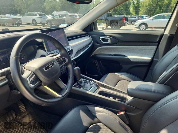 2022 Jeep Compass Latitude with VIN 3C4NJDBB3NT205928, listed as a IAAI auction lot 42832409 with 22,634 mi miles and . Bid and sale history available at DreamBid. Image 14.