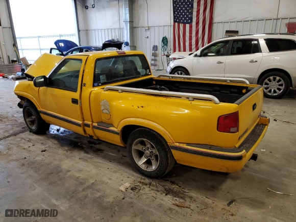 2003 GMC Sonoma SLS with VIN 1GTCS14X838129176, listed as a Copart auction lot 88941195 with 0 mi miles and Non Repairable. Bid and sale history available at carsss.com. Image 2.