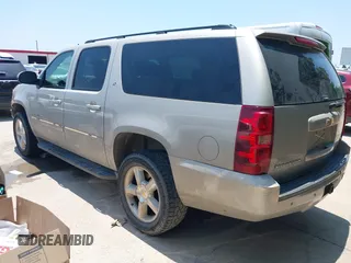 2007 Chevrolet Suburban LT with VIN 1GNFK16327J350303, listed as a IAAI auction lot 42413524 with 215,353 mi miles and . Bid and sale history available at DreamBid. Image 3.