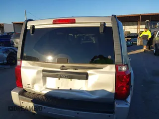 2008 Jeep Commander Sport z VIN 1J8HH48K48C213531, wystawiony jako IAAI lot #40878062 z przebiegiem 152 788 mil mil oraz . Historia ofert i sprzedaży dostępna na DreamBid. Obrazek 16.