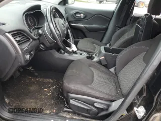 2020 Jeep Cherokee Latitude z VIN 1C4PJMCB5LD572730, wystawiony jako Copart lot #58380405 z przebiegiem 127 542 mil mil oraz Szkoda całkowita • Salvage title. Historia ofert i sprzedaży dostępna na DreamBid. Obrazek 7.
