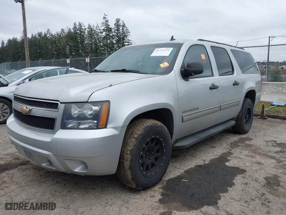 2010 Chevrolet Suburban LS with VIN 1GNUKHE33AR254447, listed as a IAAI auction lot 41727372 with 178,798 mi miles. Bid and sale history available at carsss.com. Image 17.