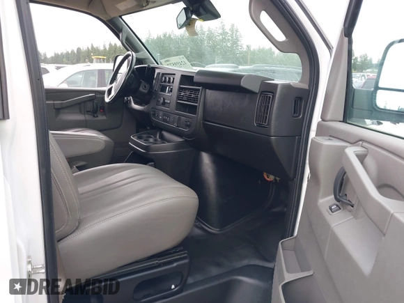 2019 Chevrolet Express Cargo z VIN 1GCWGAFP7K1189100, wystawiony jako IAAI lot #42459577 z przebiegiem 95 789 mil mil oraz . Historia ofert i sprzedaży dostępna na DreamBid. Obrazek 5.