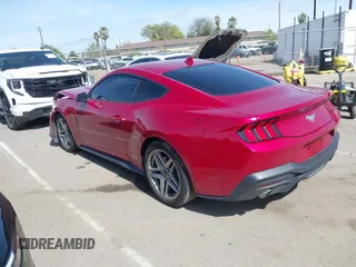 2024 Ford Mustang EcoBoost z VIN 1FA6P8TH2R5137890, wystawiony jako IAAI lot #41825638 z przebiegiem 6 144 mil mil oraz . Historia ofert i sprzedaży dostępna na DreamBid. Obrazek 3.