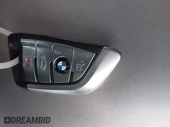 2019 BMW 5 Series M550i xDrive z VIN WBAJB9C54KB288992, wystawiony jako IAAI lot #41302127 z przebiegiem 48 418 mil mil oraz . Historia ofert i sprzedaży dostępna na DreamBid. Obrazek 11.