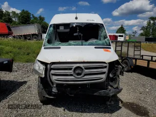 2019 Mercedes-Benz Sprinter Cargo Cargo with VIN W1W4EDHY4KP198942, listed as a Copart auction lot 60164484 with Not Provided miles and Salvage Title. Bid and sale history available at DreamBid. Image 5.