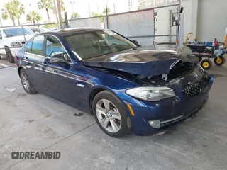 2012 BMW 5 Series 528i z VIN WBAXG5C58CDX03662, wystawiony jako IAAI lot #42247501 z przebiegiem 109 577 mil mil oraz . Historia ofert i sprzedaży dostępna na DreamBid. Obrazek 1.