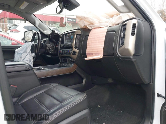 2018 GMC Sierra 2500HD Denali z VIN 1GT12UEY3JF229968, wystawiony jako IAAI lot #41679262 z przebiegiem 126 946 mil mil oraz . Historia ofert i sprzedaży dostępna na DreamBid. Obrazek 5.