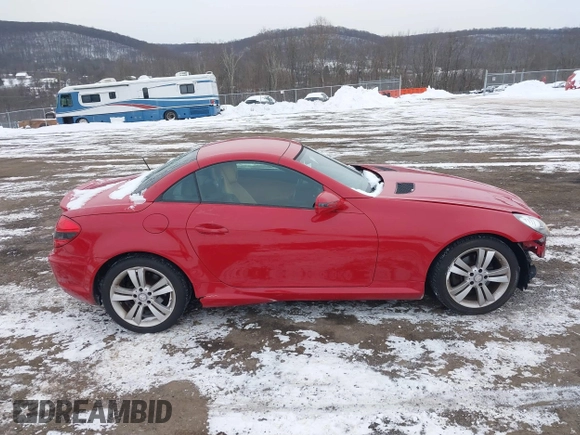 2011 Mercedes-Benz SLK 300 с VIN WDBWK5EA5BF235754, выставлен на аукционе IAAI как лот 41315732 с пробегом 105 347 миль миль и . История ставок и продаж доступна на DreamBid. Изображение 13.