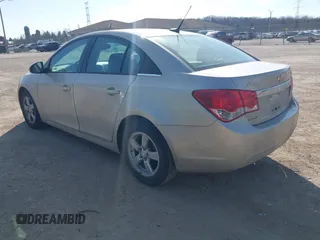 2014 Chevrolet Cruze 1LT z VIN 1G1PC5SB5E7469500, wystawiony jako IAAI lot #41804150 z przebiegiem 100 091 mil mil oraz . Historia ofert i sprzedaży dostępna na DreamBid. Obrazek 3.