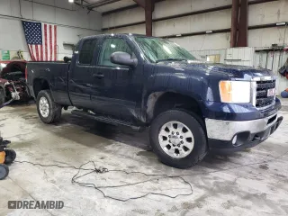 2011 GMC Sierra 2500HD SLE with VIN 1GT220CG1BZ262877, listed as a Copart auction lot 42869035 with 264,996 mi miles and Salvage Title. Bid and sale history available at carsss.com. Image 4.